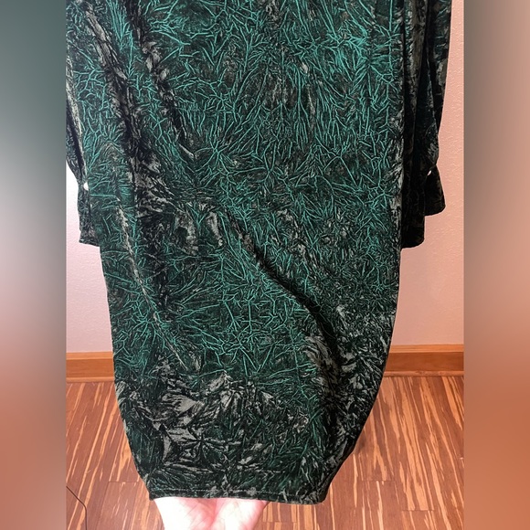 Sam Edelman Crushed Velvet Dress in HUNTER GREEN Slit Sleeves - Picture 4 of 9